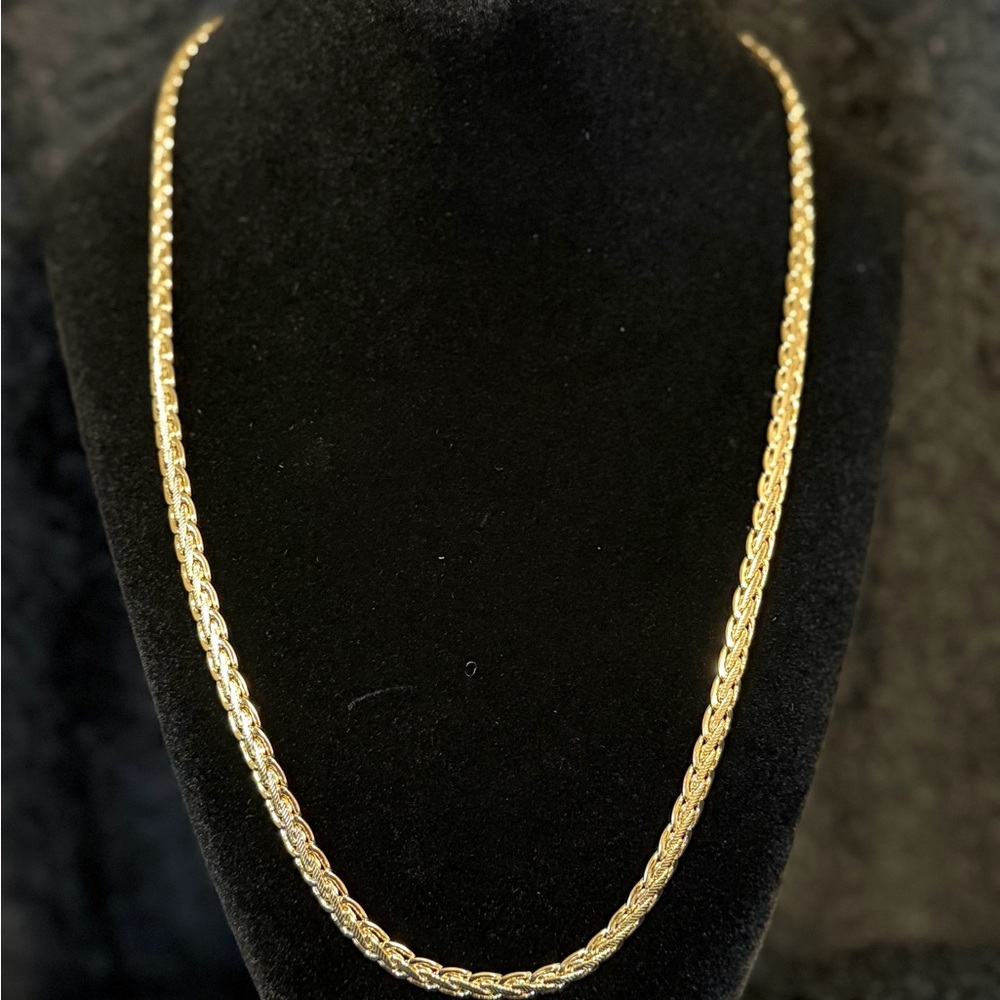 Elegant Gold Chain Necklace